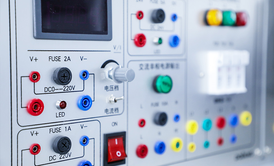 超高壓變電站“體檢”機(jī)器人“瓦力”大顯身手